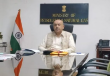 प्रधानमंत्री नरेन्द्र मोदी के सलाहकार के रूप में सेवानिवृत्त आईएएस अधिकारी तरुण कपूर का कार्यकाल एक वर्ष बढ़ाने को मंजूरी
