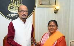 राज्यपाल डेका से राष्ट्रीय पिछड़ा वर्ग आयोग की अध्यक्ष साध्वी निरंजन ज्योति ने की सौजन्य भेंट