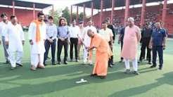 गोरखपुर में सीएम योगी ने दागे हॉकी में दो गोल, हजार करोड़ की परियोजनाओं का किया लोकार्पण