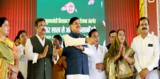 मुख्यमंत्री ने जैविक, हाईटेक खेती और खाद्य प्रसंस्करण के लिए किसानों को किया सम्मानित