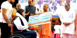योगी सरकार ने पूर्व खिलाड़ियों को दिया सम्मान