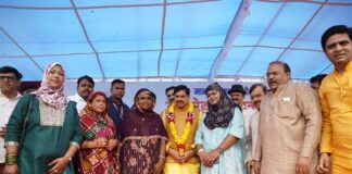 विभिन्न धर्मों और सामाजिक संगठनों के प्रतिनिधियों ने एयरपोर्ट पहुंचकर मुख्यमंत्री डॉ. यादव का व्यक्त किया आभार