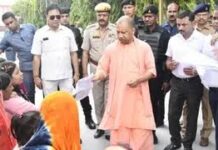 सीएम योगी के जनता दर्शन में पहुंचे 200 फरियादी, बोले- समस्याओं के निस्तारण में न हो देरी
