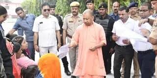 सीएम योगी के जनता दर्शन में पहुंचे 200 फरियादी, बोले- समस्याओं के निस्तारण में न हो देरी