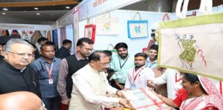 बुनकरों को मिलेगा नया बाजार, छत्तीसगढ़ का प्रीमियम ब्रांड ‘कोशल फैब’ लॉन्च
