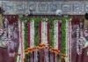 जन्माष्टमी के रंग में रंगने लगे मंदिर, कान्हा के दरबार को दिया जा रहा भव्य रूप