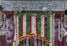जन्माष्टमी के रंग में रंगने लगे मंदिर, कान्हा के दरबार को दिया जा रहा भव्य रूप