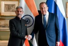 BRICS से पहले रूस पहुंचे जयशंकर, भारत-रूस रिश्तों पर होगी अहम बातचीत