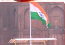 लाल किले की प्राचीर से PM मोदी ने देश को किया संबोधित, तिरंगा फहराकर मनाया स्वतंत्रता दिवस