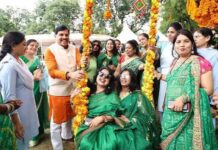सावन की मस्ती में झूमीं महिला जन प्रतिनिधि, मुख्यमंत्री निवास में मनाया उत्सव